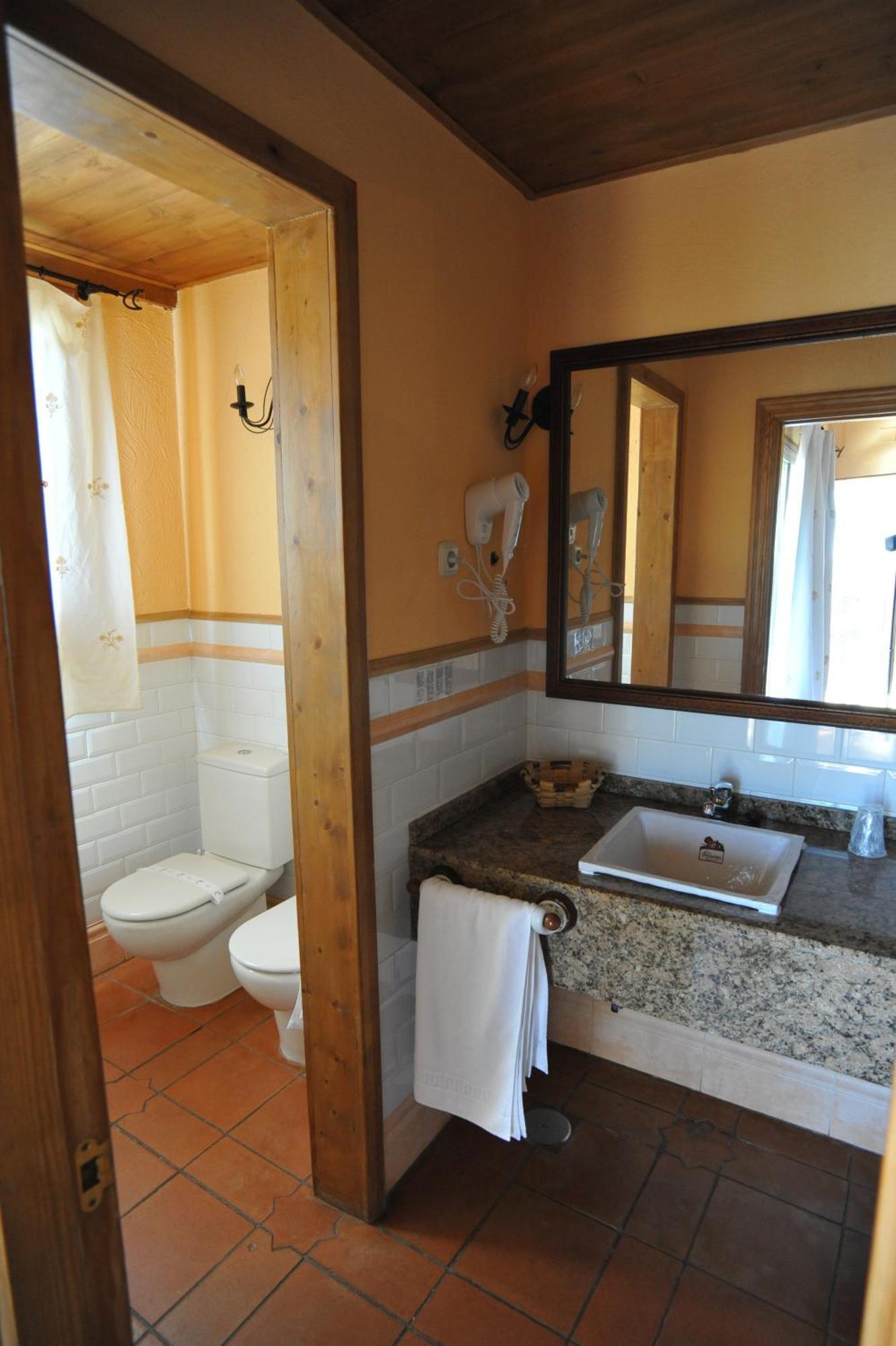 Hotel Rural Hosteria Fontivieja Losar De La Vera Bagian luar foto